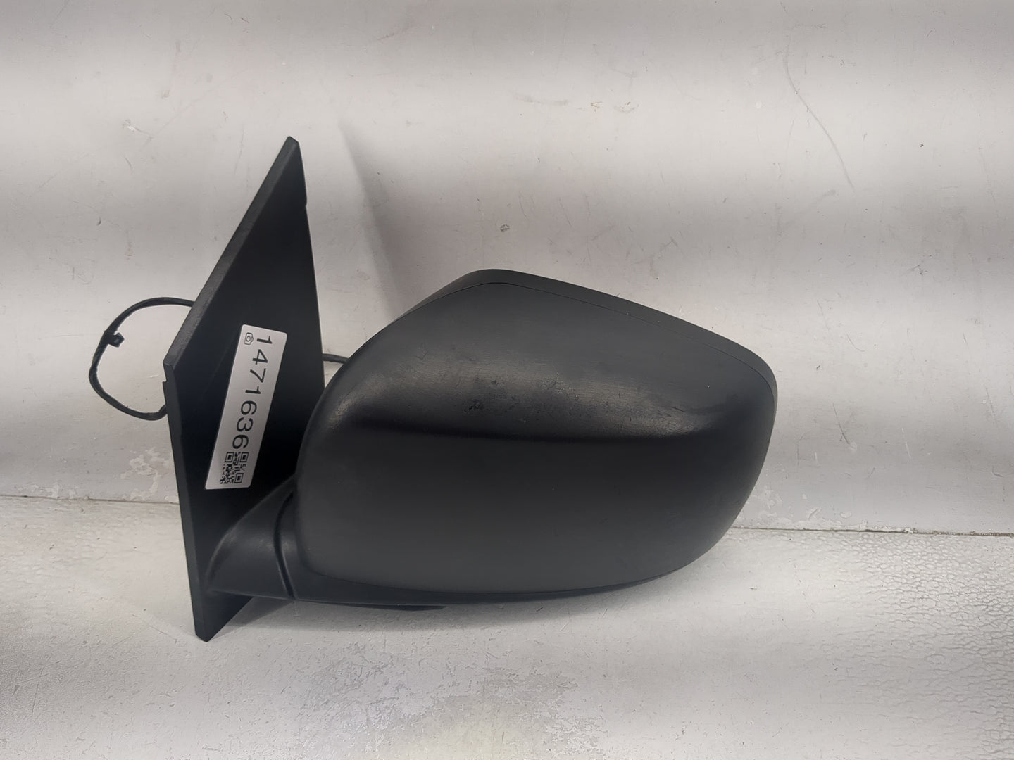 2013 Dodge Caravan Driver Side View Mirror - Left Door Mirror OEM Used - Oemusedautoparts1.com