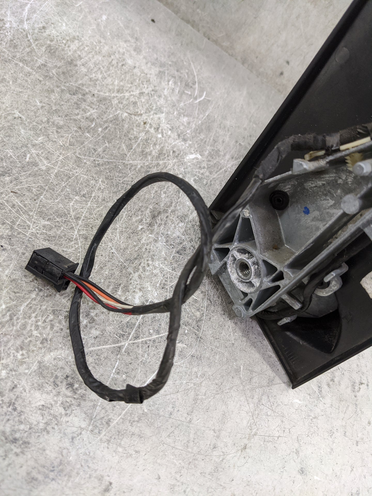 2013 Dodge Caravan Driver Side View Mirror - Left Door Mirror OEM Used - Oemusedautoparts1.com