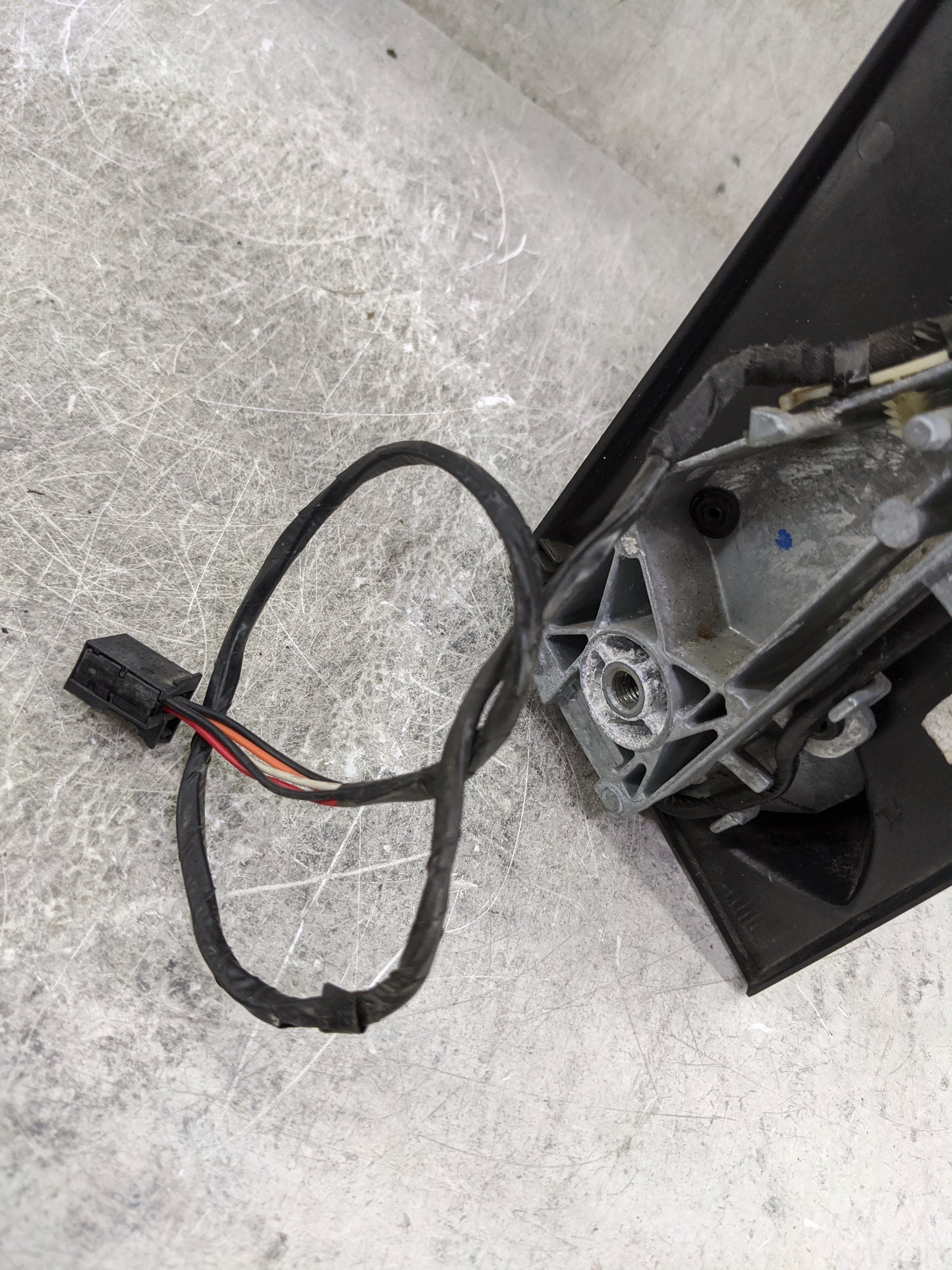 2013 Dodge Caravan Driver Side View Mirror - Left Door Mirror OEM Used - Oemusedautoparts1.com