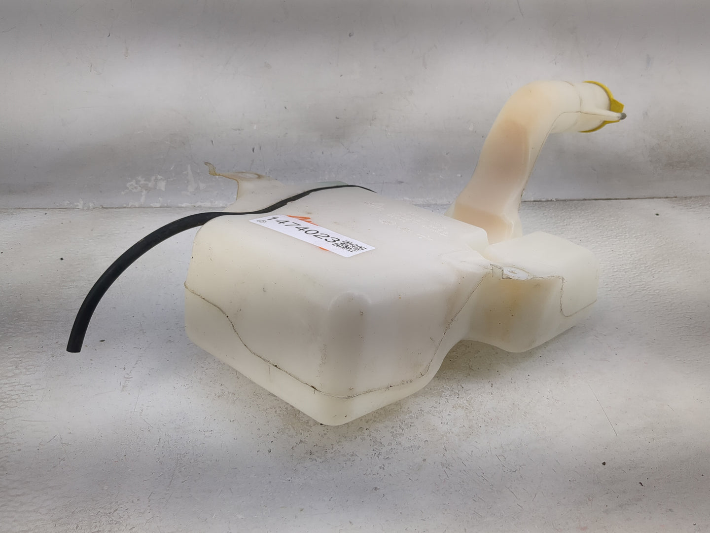 Dodge Caravan Windshield Washer Fluid Reservoir Bottle Oem 1474023 - Oemusedautoparts1.com