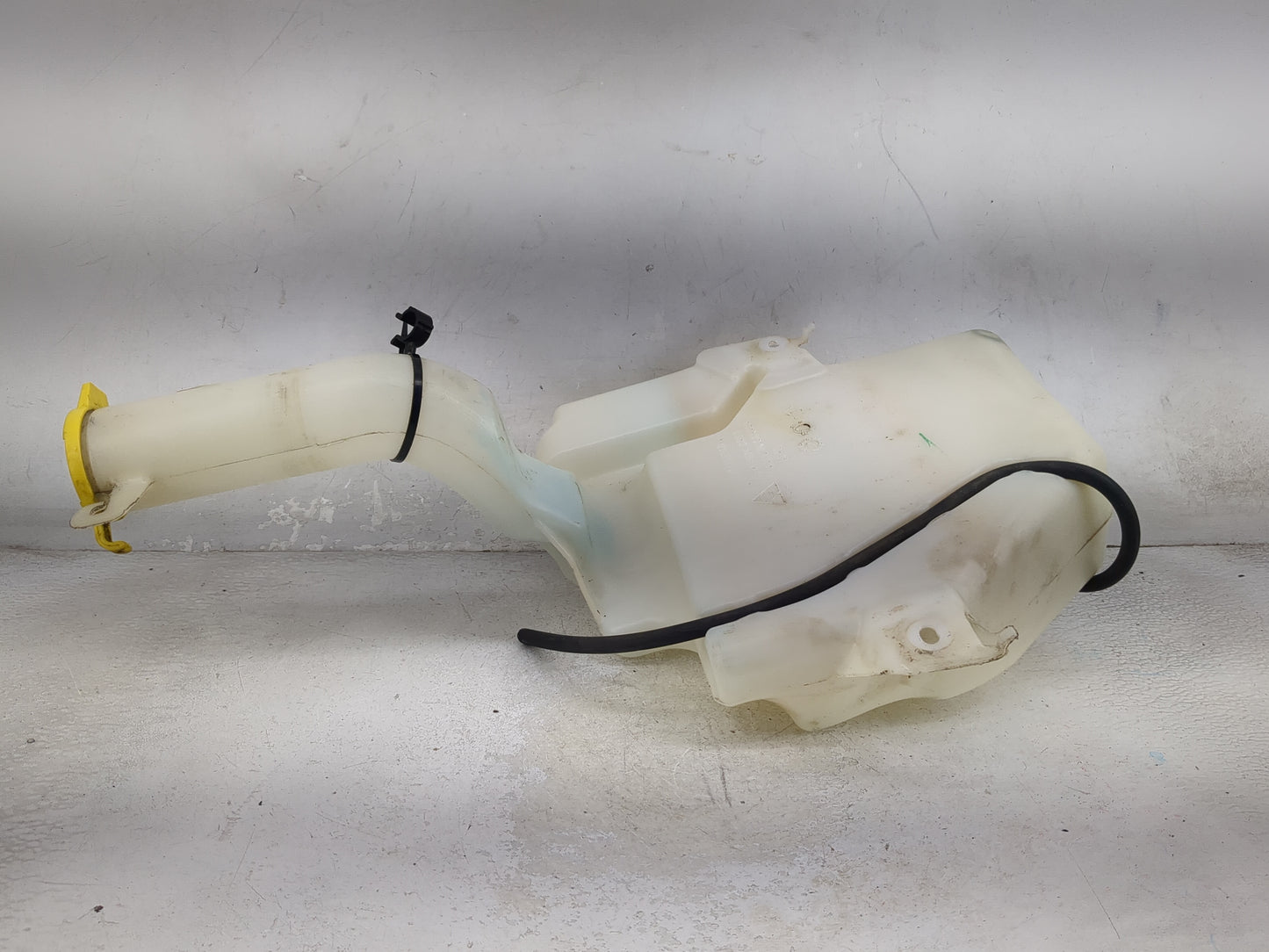Dodge Caravan Windshield Washer Fluid Reservoir Bottle Oem 1474155 - Oemusedautoparts1.com