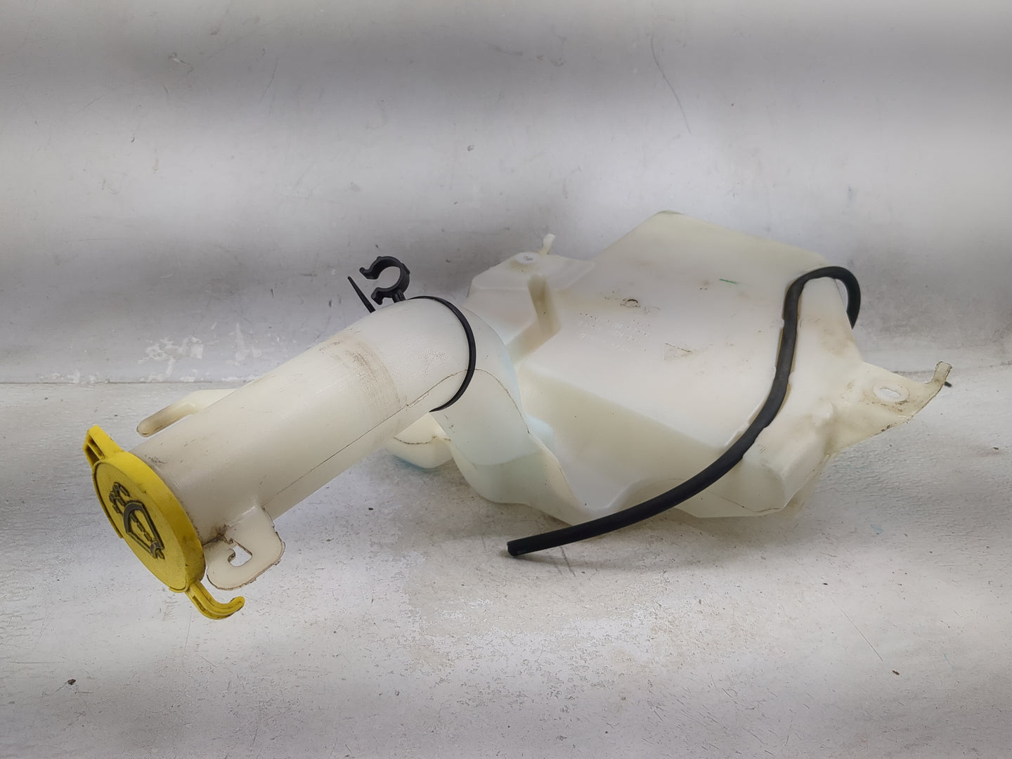Dodge Caravan Windshield Washer Fluid Reservoir Bottle Oem 1474155 - Oemusedautoparts1.com