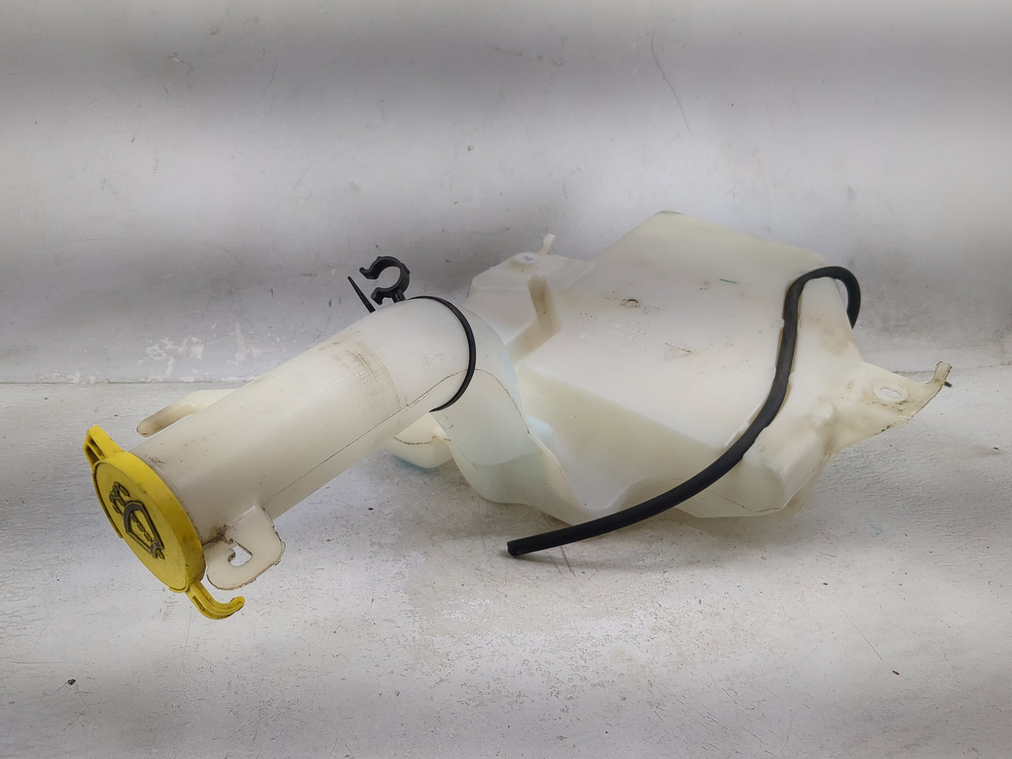 Dodge Caravan Windshield Washer Fluid Reservoir Bottle Oem 1474155 - Oemusedautoparts1.com