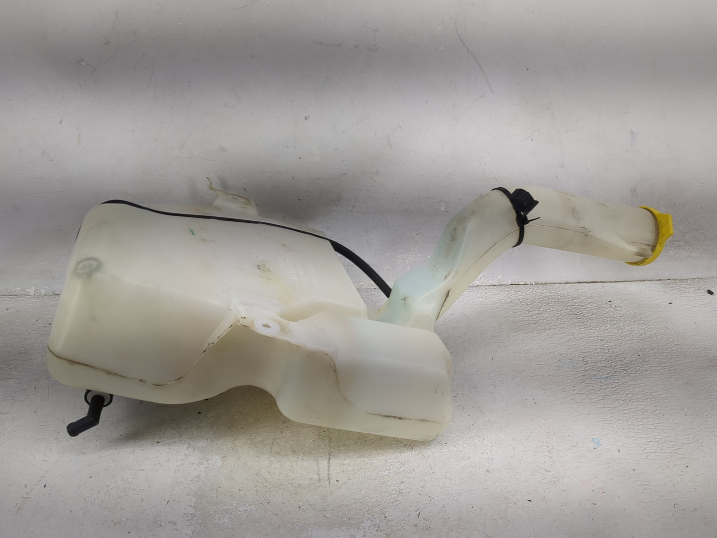 Dodge Caravan Windshield Washer Fluid Reservoir Bottle Oem 1474155 - Oemusedautoparts1.com