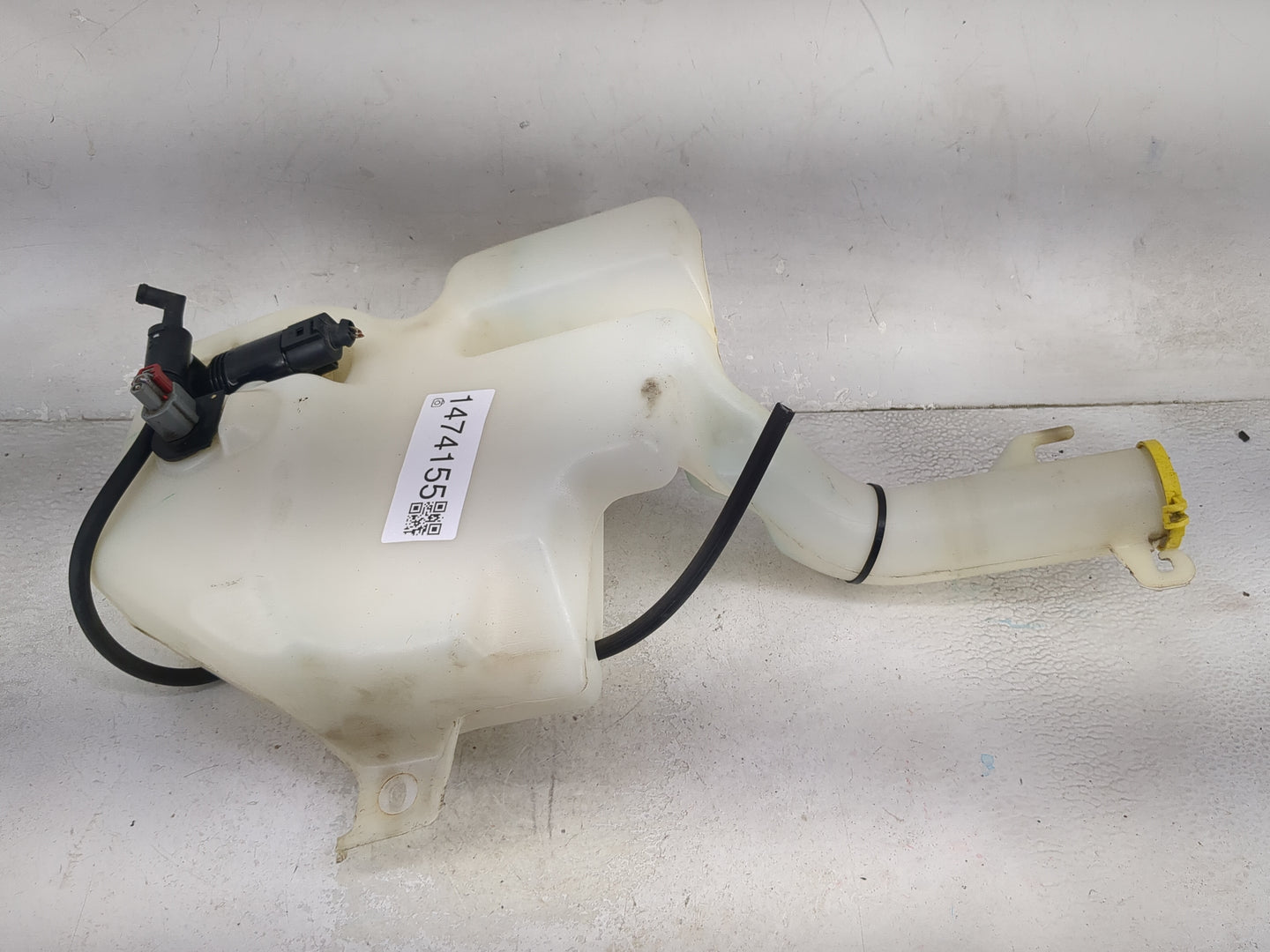 Dodge Caravan Windshield Washer Fluid Reservoir Bottle Oem 1474155 - Oemusedautoparts1.com