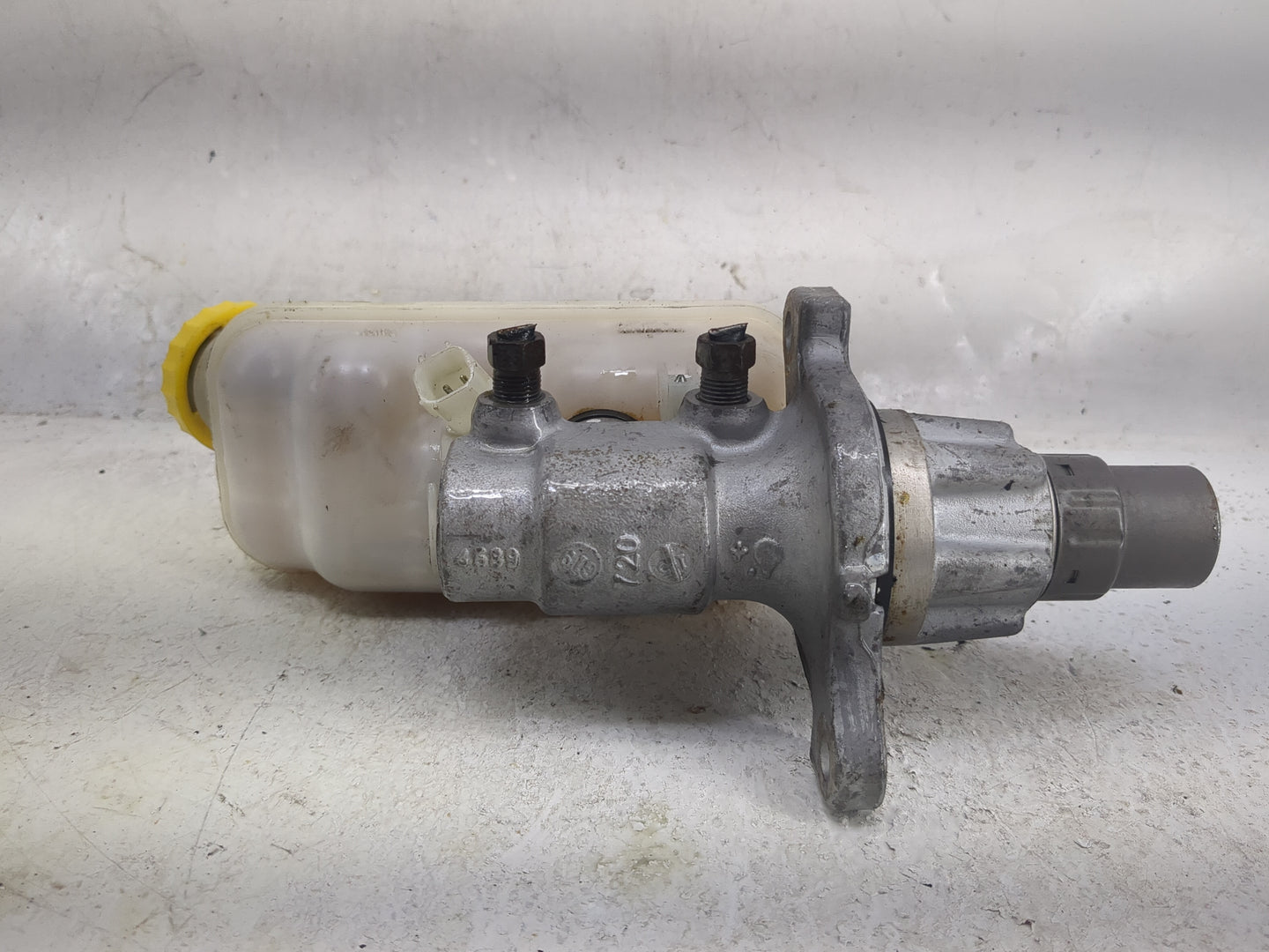 Dodge Caravan Brake Master Cylinder 1497536 - Oemusedautoparts1.com