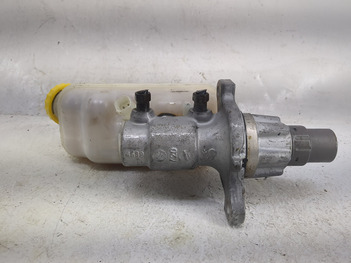 Dodge Caravan Brake Master Cylinder 1497536 - Oemusedautoparts1.com