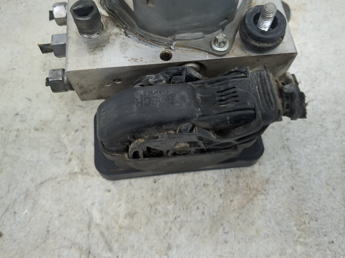 2013 Dodge Caravan Anti-Lock Brake ABS Pump Module Actuator OEM P/N:P68183803AB 68183803AB Fits OEM Used Auto Parts - Oemuse