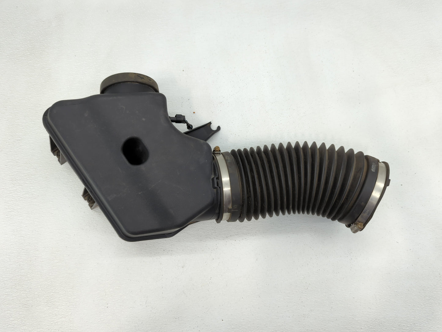 2013 Dodge Caravan Engine Cover - Oemusedautoparts1.com