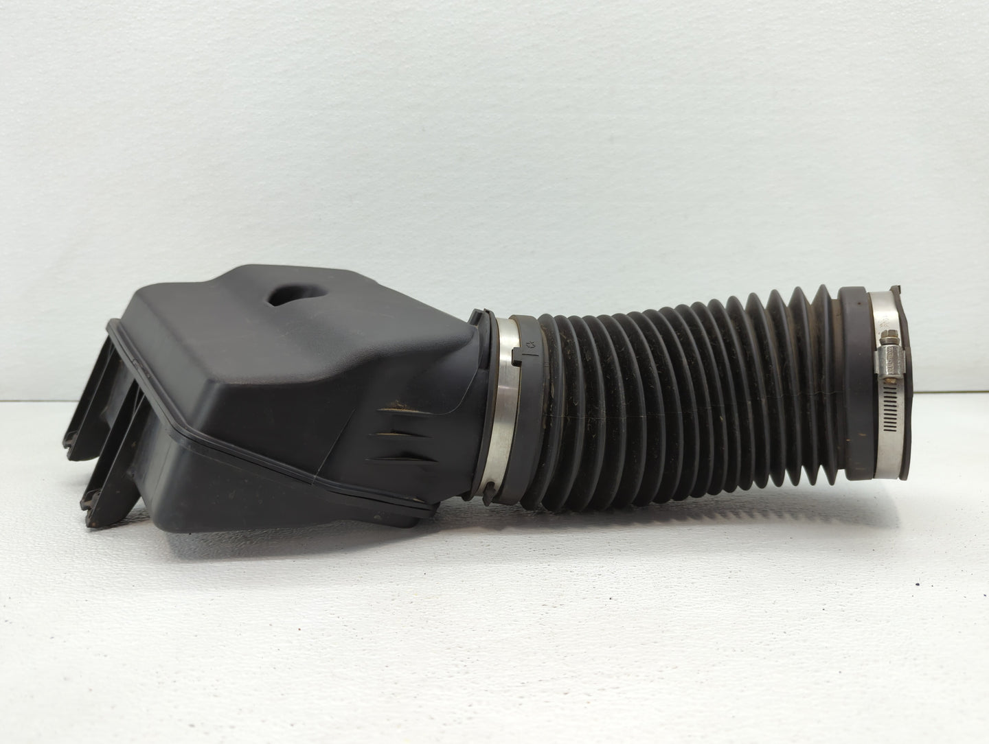 2013 Dodge Caravan Engine Cover - Oemusedautoparts1.com