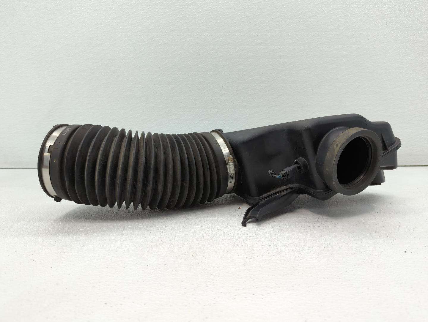 2013 Dodge Caravan Engine Cover - Oemusedautoparts1.com