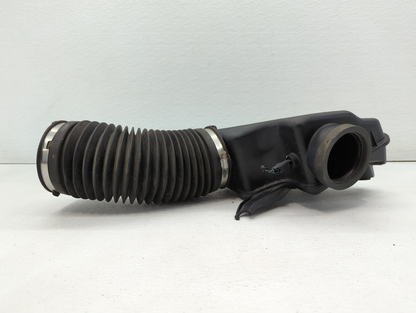 2013 Dodge Caravan Engine Cover - Oemusedautoparts1.com