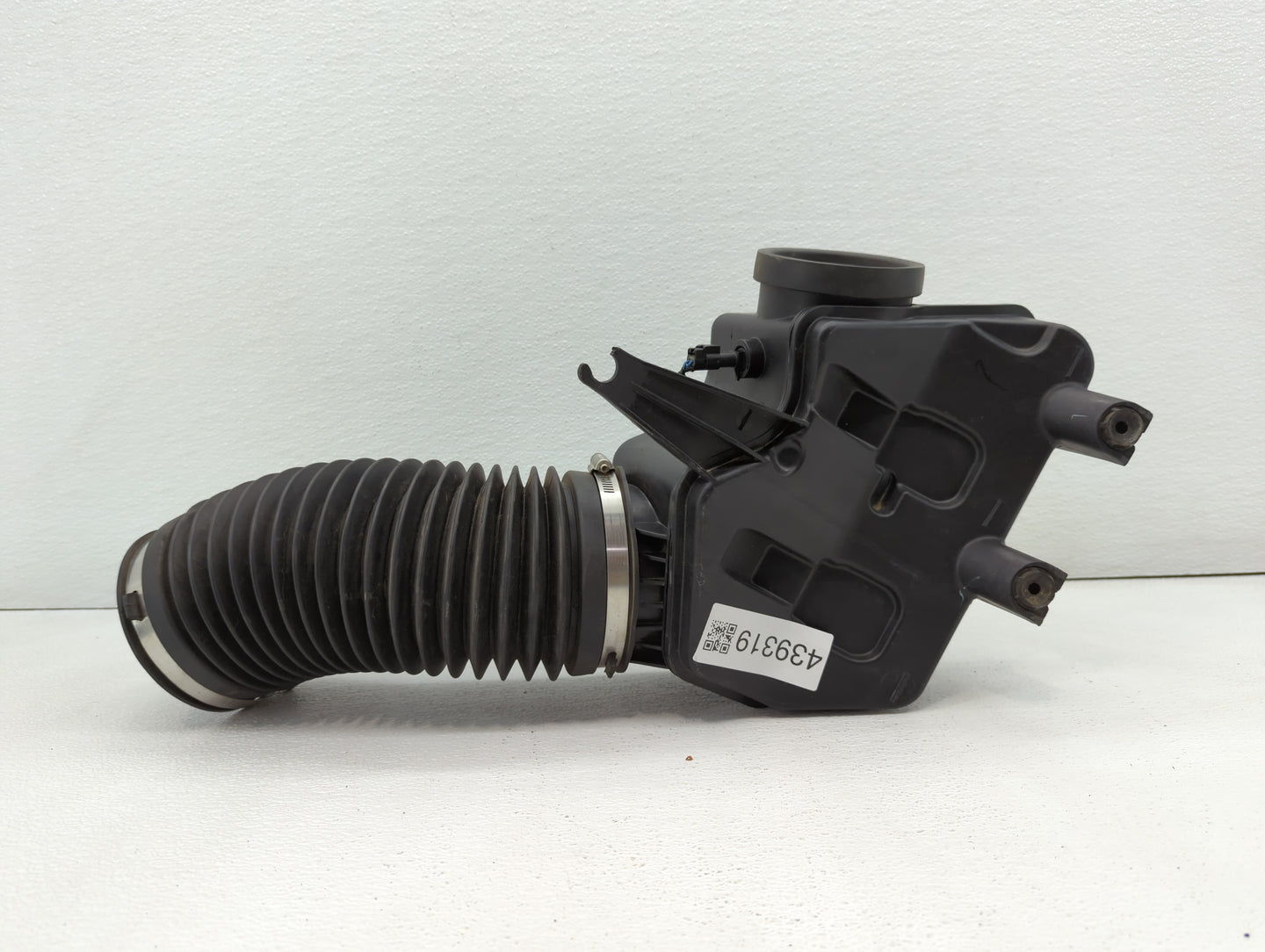 2013 Dodge Caravan Engine Cover - Oemusedautoparts1.com