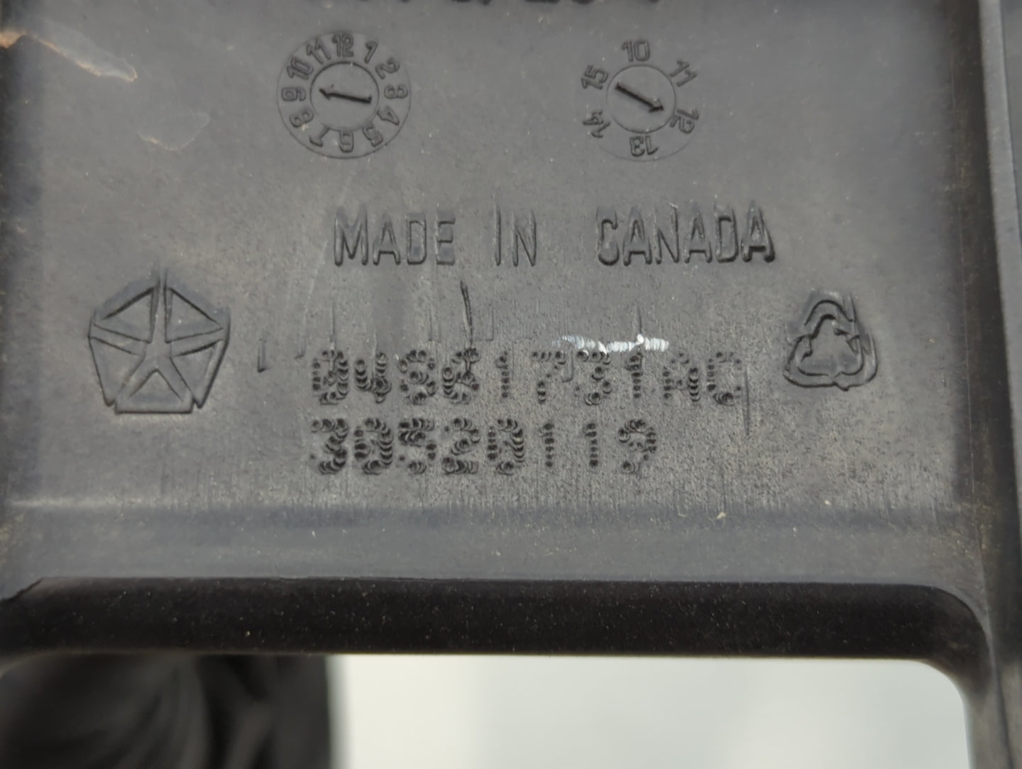 2013 Dodge Caravan Engine Cover - Oemusedautoparts1.com