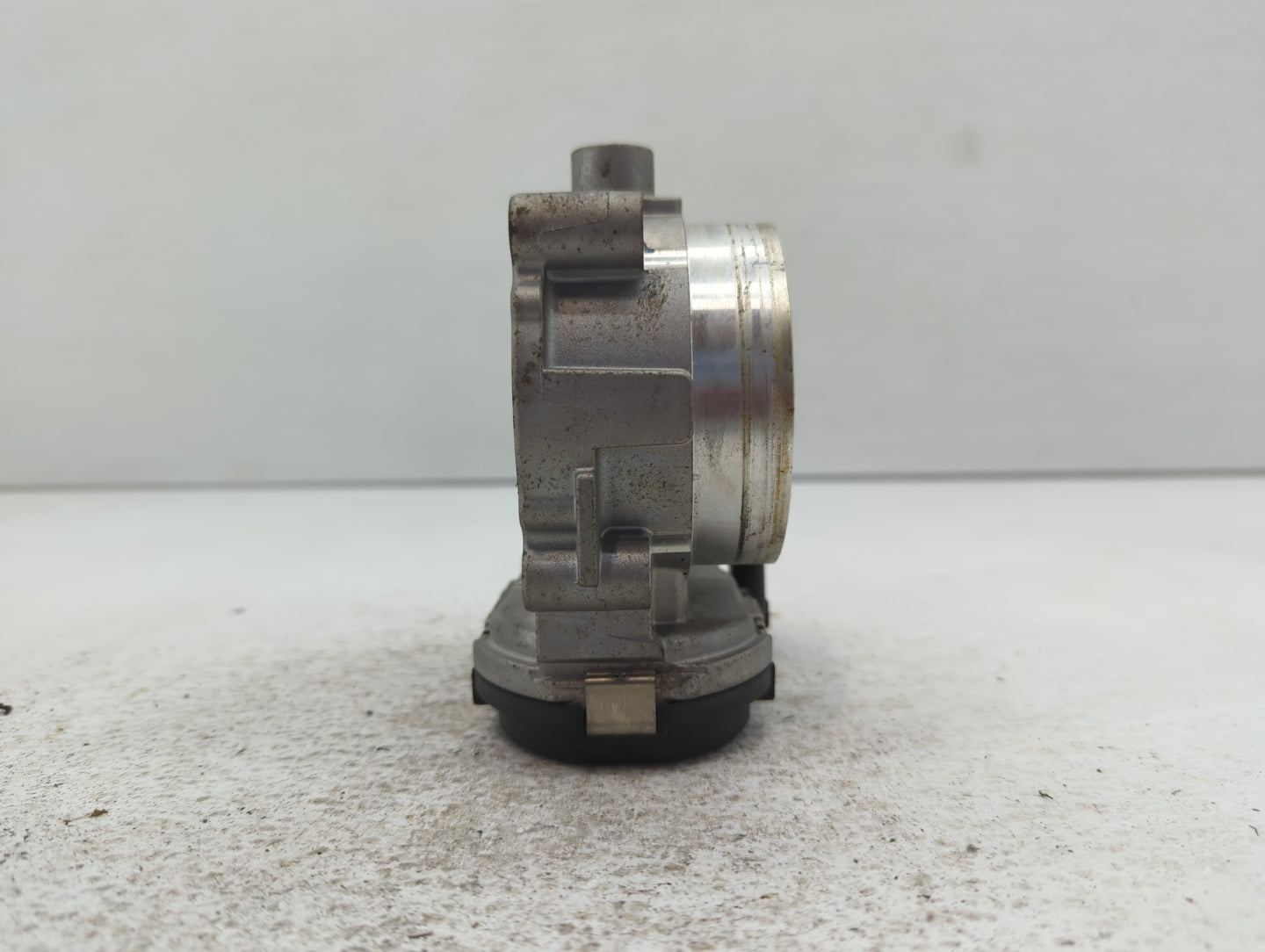 2013 Dodge Caravan Throttle Body P/N:05184349AC Fits Fits 2011 2012 2014 2015 2016 2017 2018 2019 2020 2021 2022 OEM Used Au