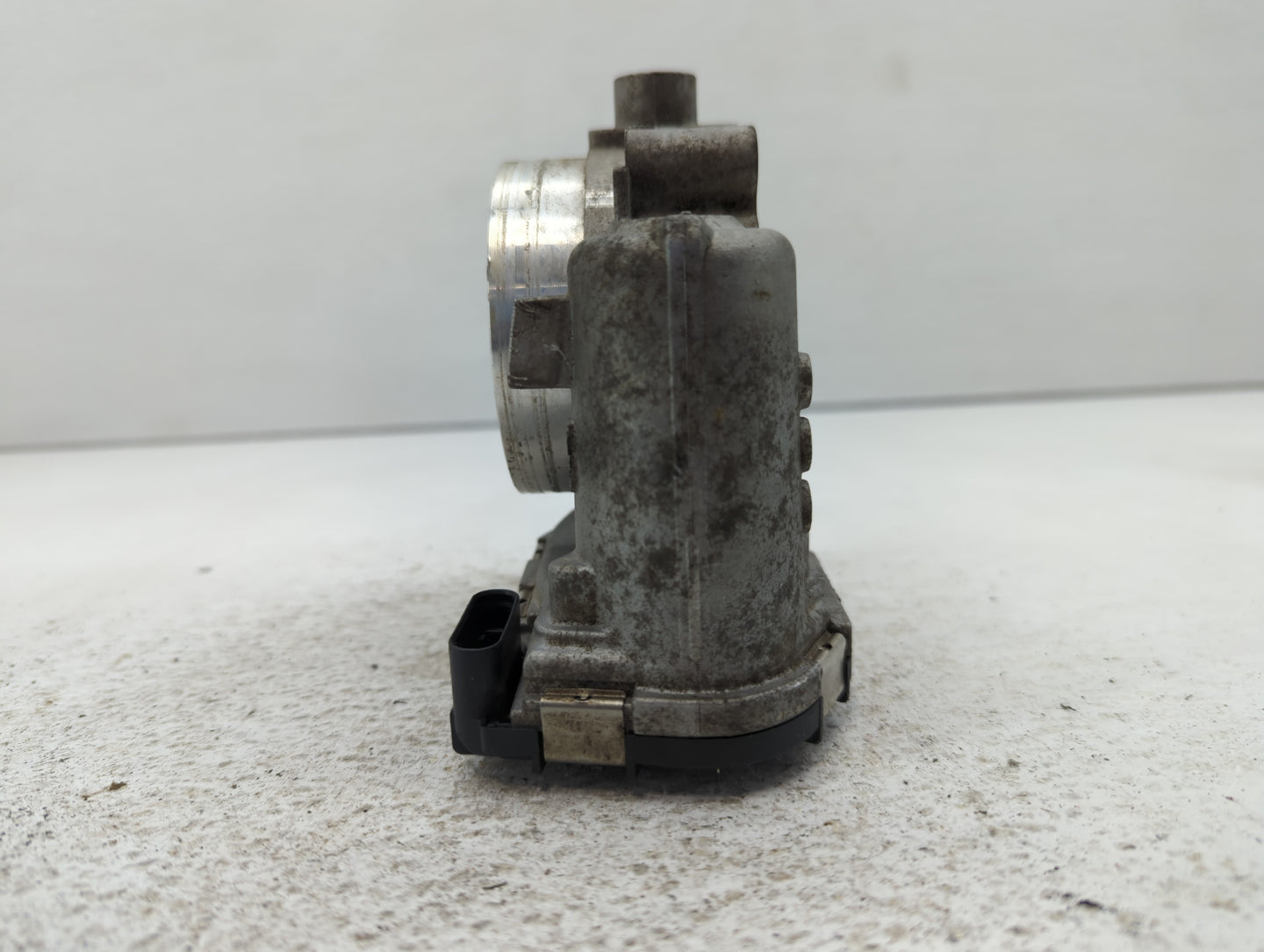 2013 Dodge Caravan Throttle Body P/N:05184349AC Fits Fits 2011 2012 2014 2015 2016 2017 2018 2019 2020 2021 2022 OEM Used Au