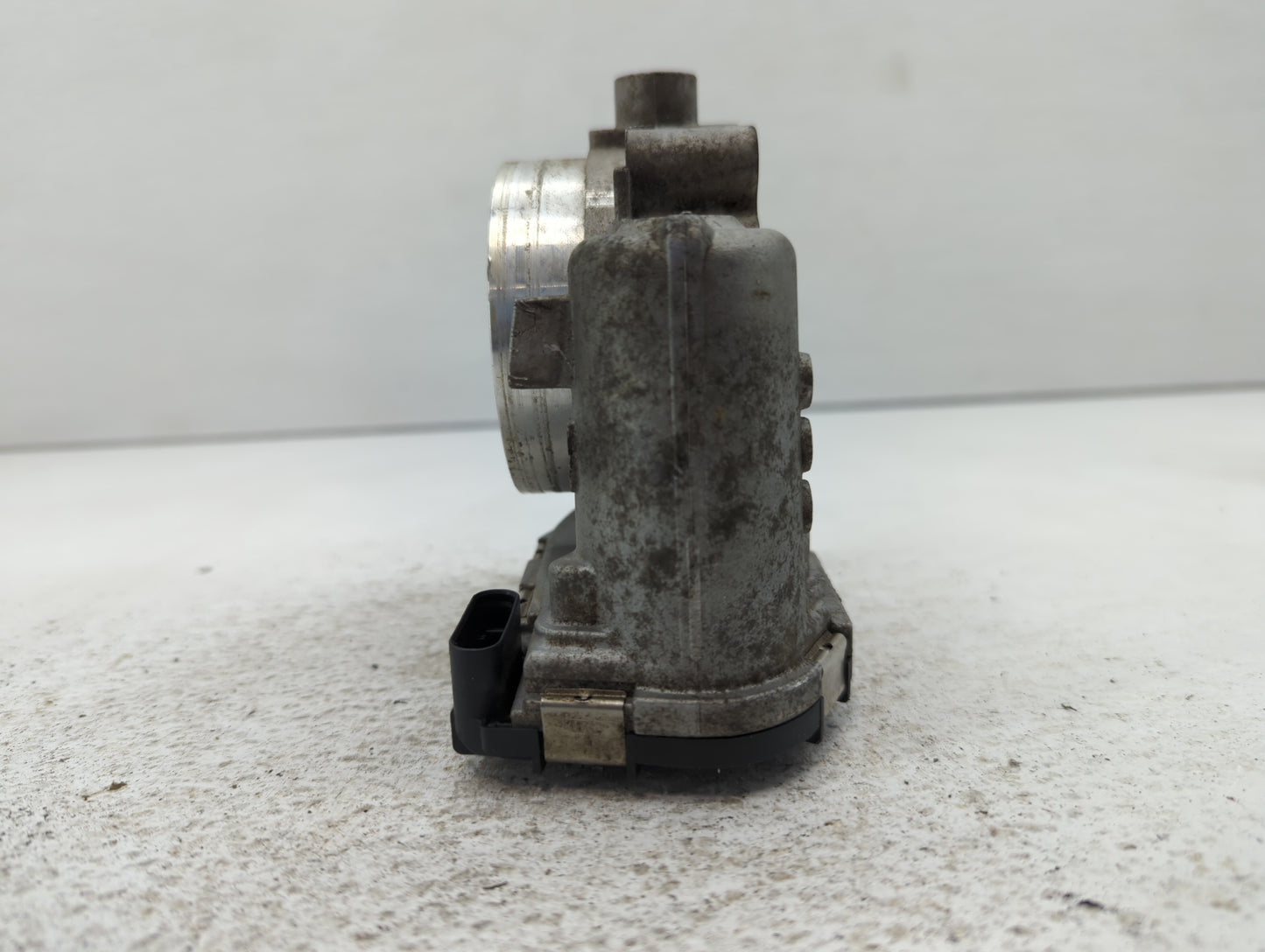 2013 Dodge Caravan Throttle Body P/N:05184349AC Fits Fits 2011 2012 2014 2015 2016 2017 2018 2019 2020 2021 2022 OEM Used Au