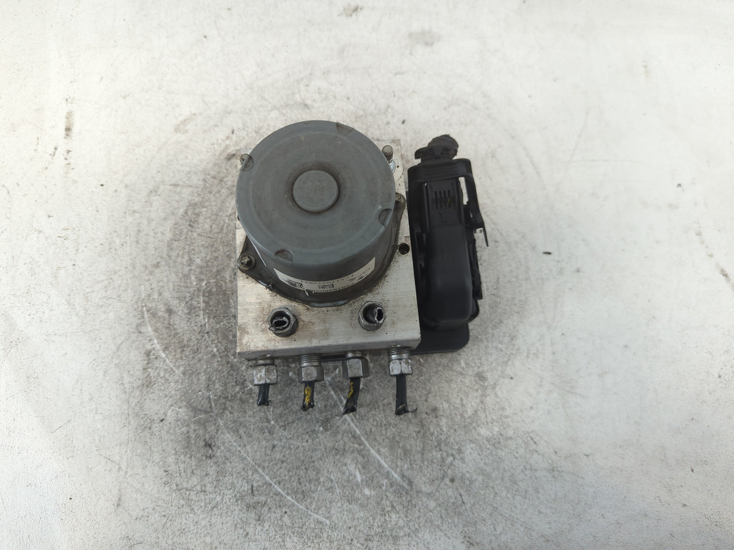 2013 Dodge Caravan ABS Pump Control Module Replacement P/N:P6818380A Fits OEM Used Auto Parts - Oemusedautoparts1.com