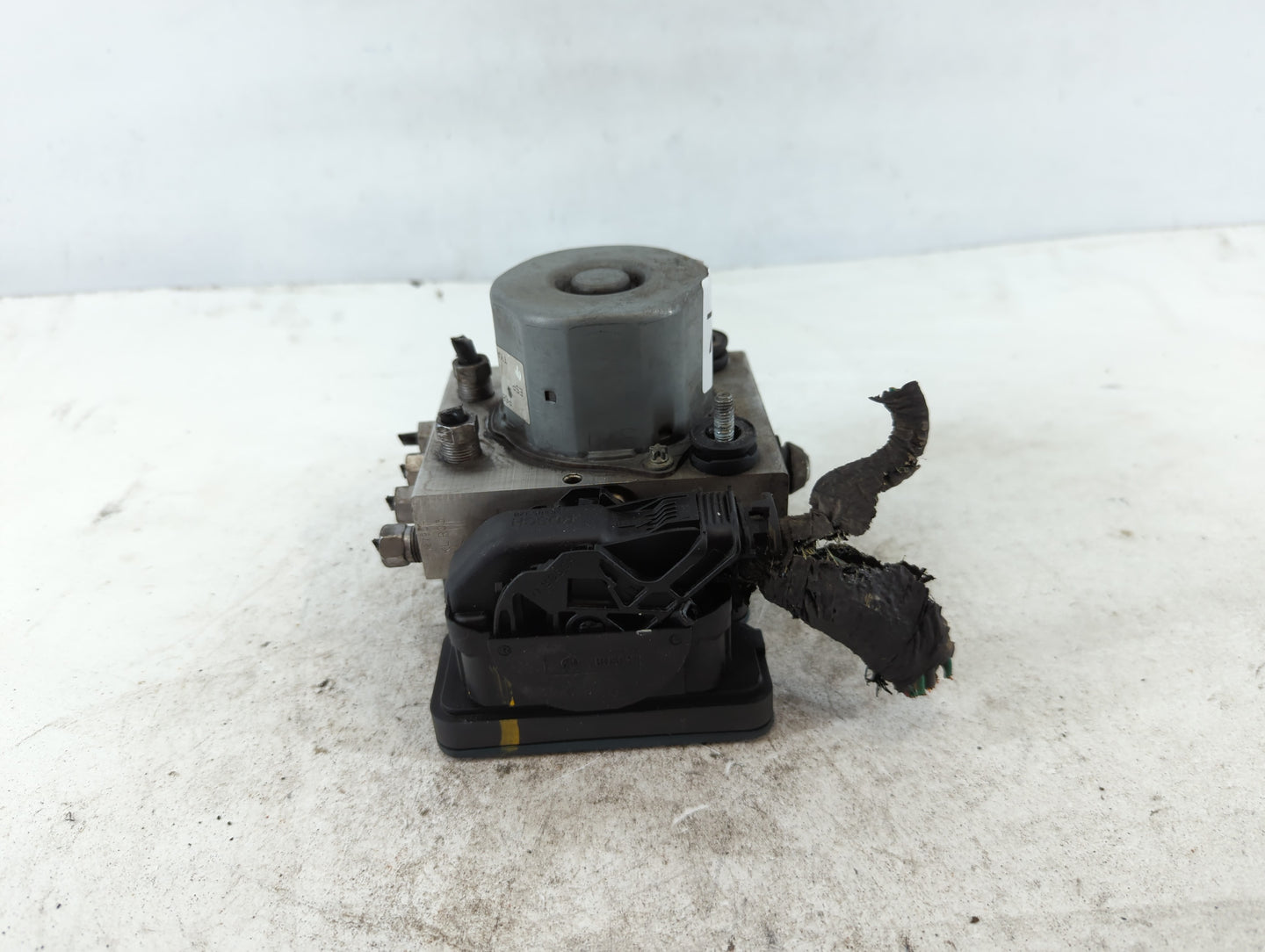 2013 Dodge Caravan ABS Pump Control Module Replacement P/N:P68183803AA Fits OEM Used Auto Parts - Oemusedautoparts1.com