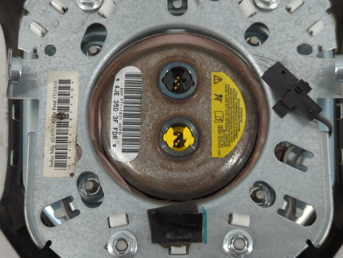 2013 Dodge Caravan Air Bag Driver Left Steering Wheel Mounted P/N:4JE 35D 3F FDR Fits Fits 2012 OEM Used Auto Parts - Oemuse