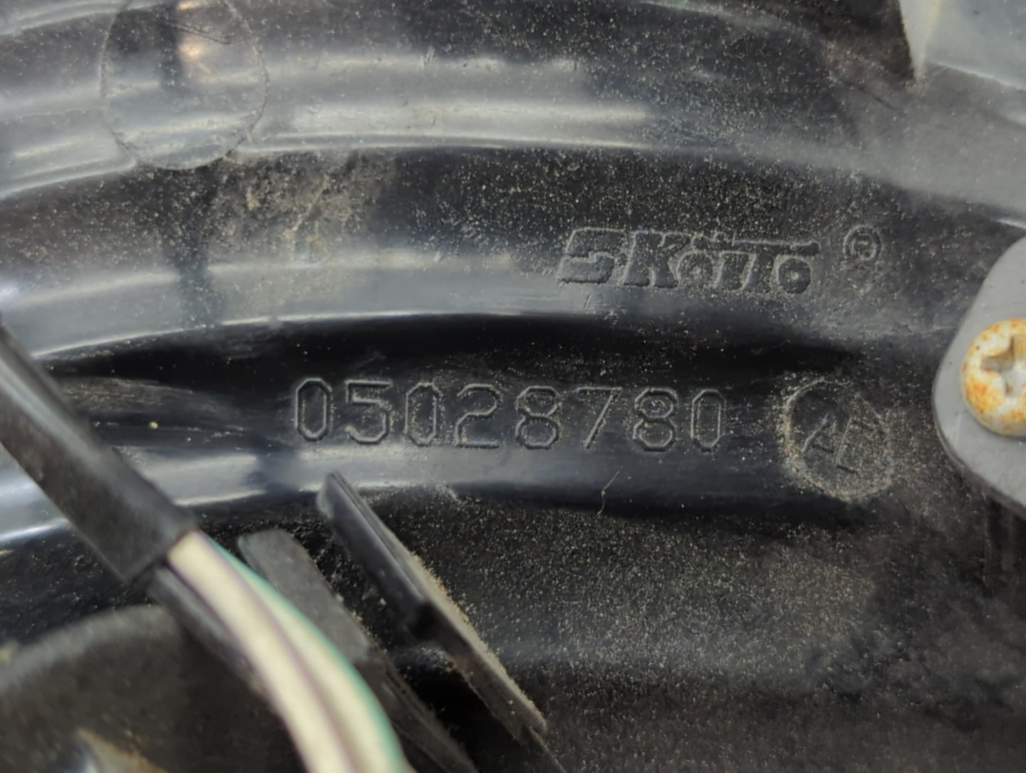 2008-2014 Dodge Challenger Tail Light Assembly Passenger Right OEM P/N:05028780 Fits Fits 2008 2009 2010 2011 2012 2013 2014