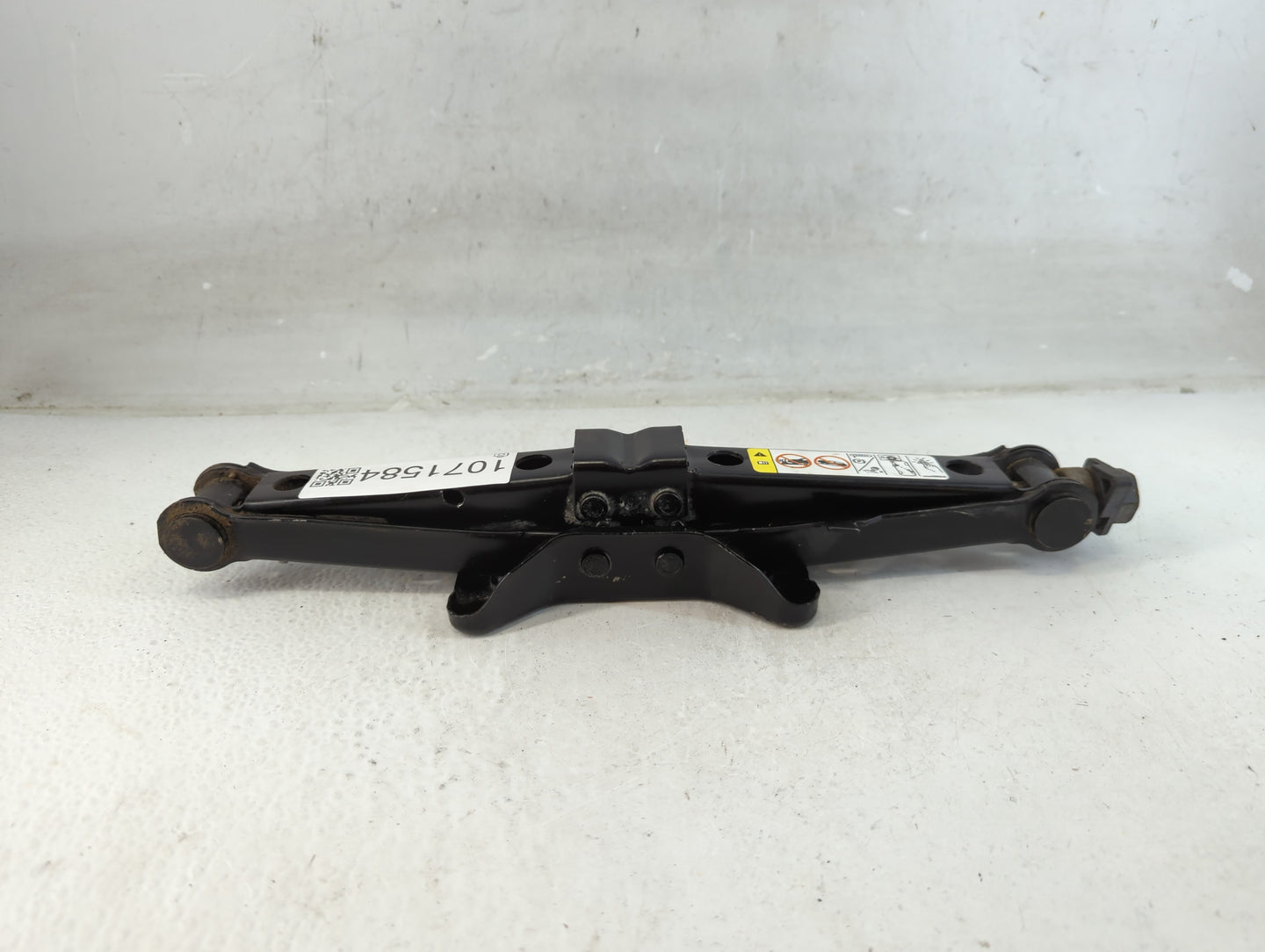 2013 Dodge Charger Spare Scissor Car Jack - Oemusedautoparts1.com