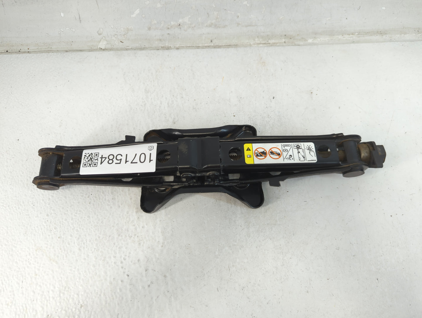 2013 Dodge Charger Spare Scissor Car Jack - Oemusedautoparts1.com