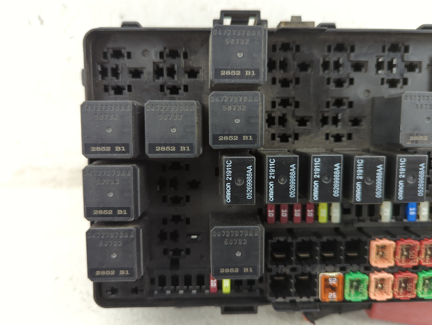 2012-2014 Dodge Charger Fusebox Fuse Box Panel Relay Module P/N:P68083989AC T-AWH3492DC024, 7154-7411-30 Fits Fits 2012 2013