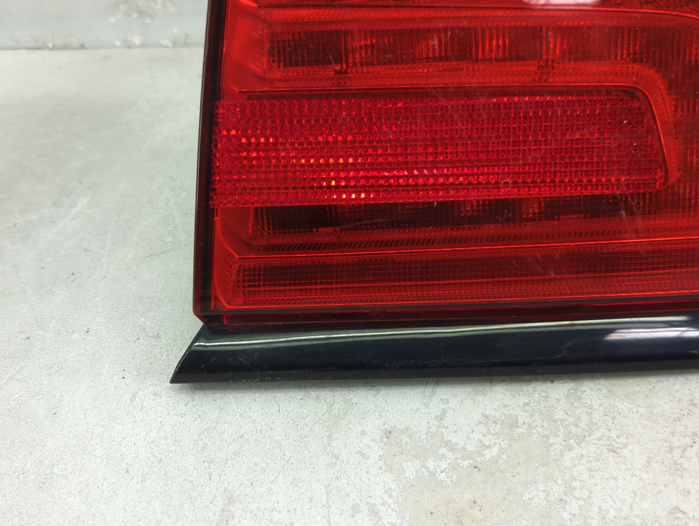 2011-2014 Dodge Charger Tail Light Assembly Passenger Right OEM Fits Fits 2011 2012 2013 2014 OEM Used Auto Parts - Oemuseda
