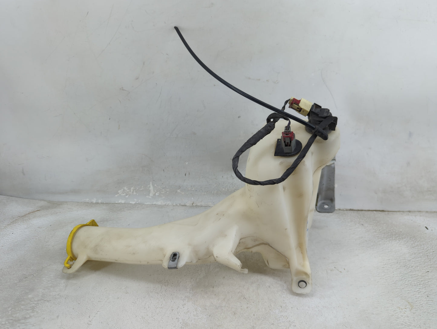 2011-2022 Dodge Charger Windshield Washer Fluid Reservoir Bottle Oem 1459349 - Oemusedautoparts1.com