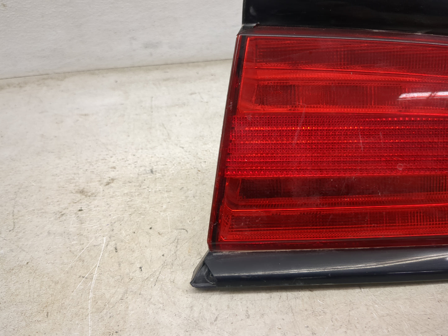 2011-2014 Dodge Charger Tail Light Assembly Passenger Right OEM Fits Fits 2011 2012 2013 2014 OEM Used Auto Parts - Oemuseda