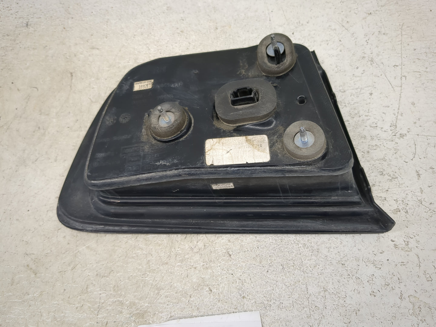 2011-2014 Dodge Charger Tail Light Assembly Passenger Right OEM Fits Fits 2011 2012 2013 2014 OEM Used Auto Parts - Oemuseda