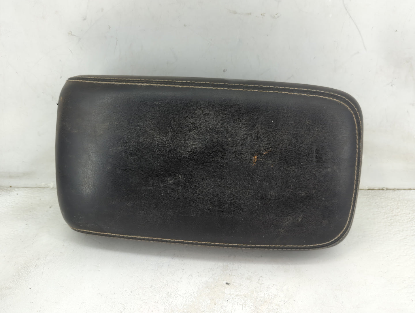 2013 Dodge Charger Center Console Armrest Cover Lid P/N:314 12 Fits OEM Used Auto Parts - Oemusedautoparts1.com