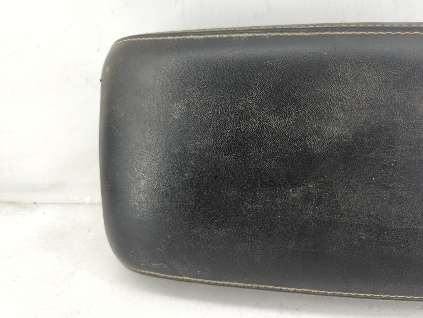 2013 Dodge Charger Center Console Armrest Cover Lid P/N:314 12 Fits OEM Used Auto Parts - Oemusedautoparts1.com