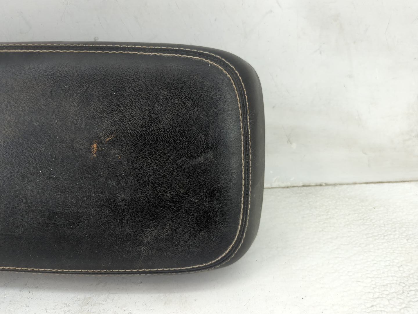 2013 Dodge Charger Center Console Armrest Cover Lid P/N:314 12 Fits OEM Used Auto Parts - Oemusedautoparts1.com