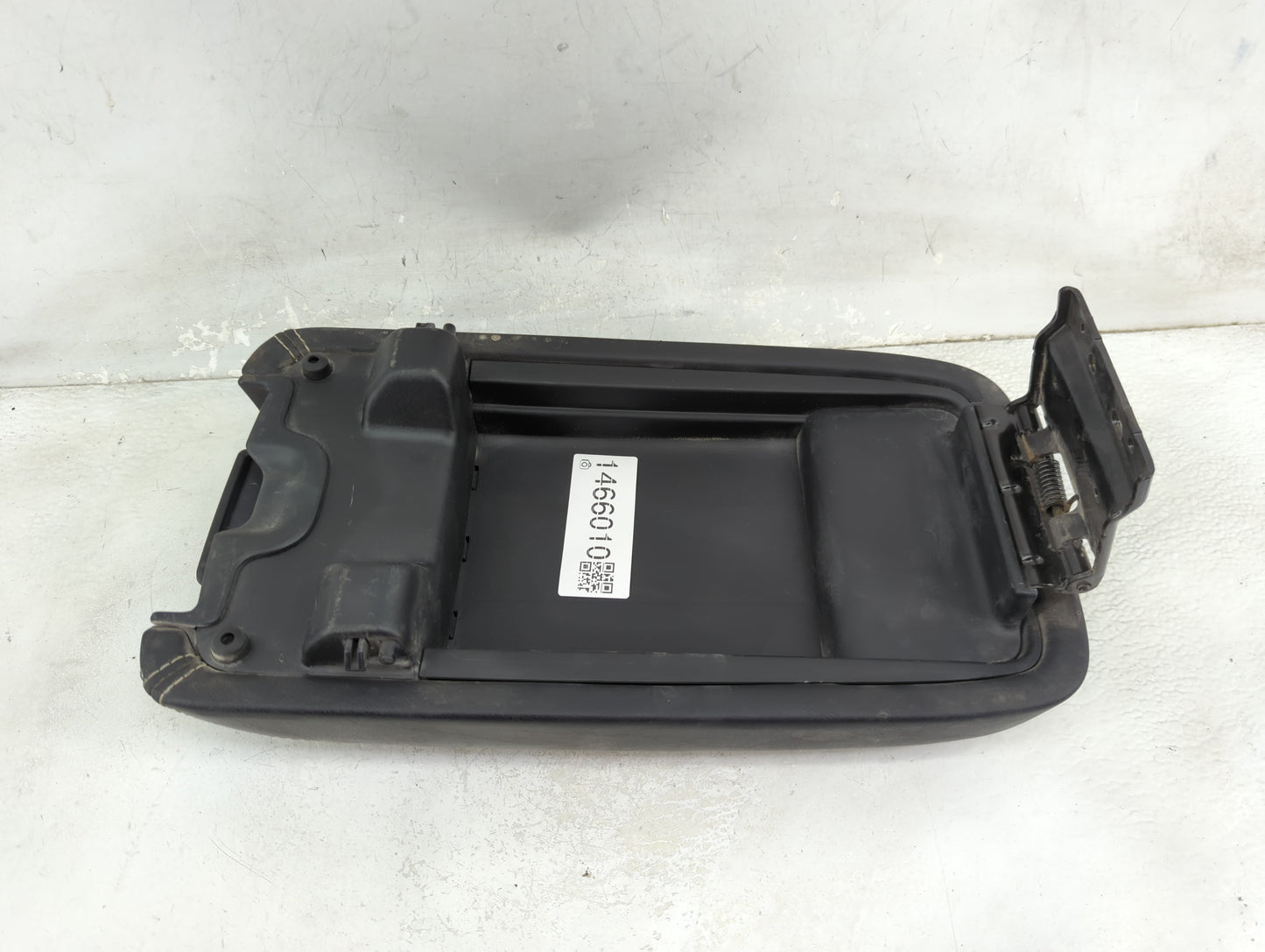 2013 Dodge Charger Center Console Armrest Cover Lid P/N:314 12 Fits OEM Used Auto Parts - Oemusedautoparts1.com