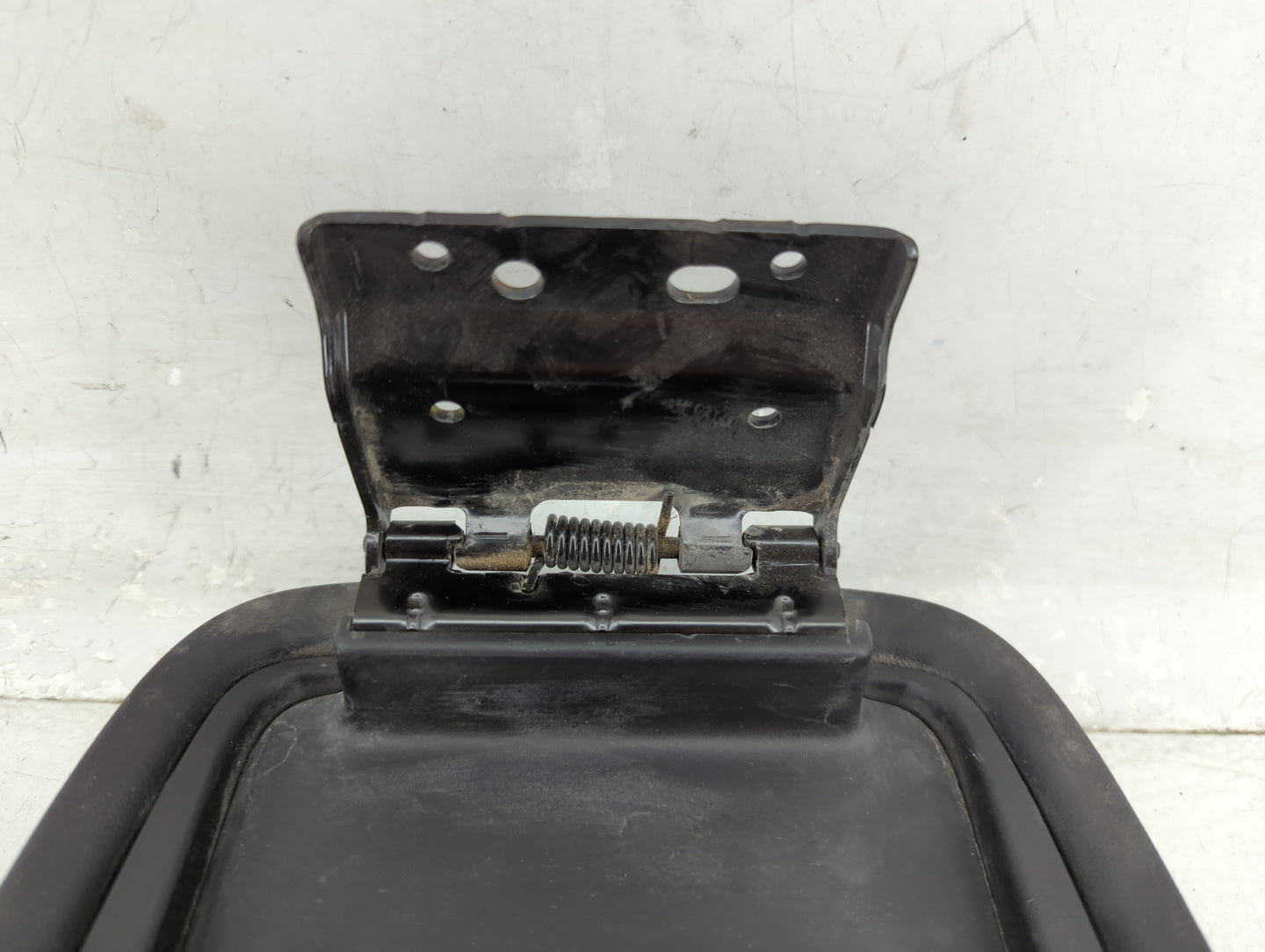 2013 Dodge Charger Center Console Armrest Cover Lid P/N:314 12 Fits OEM Used Auto Parts - Oemusedautoparts1.com
