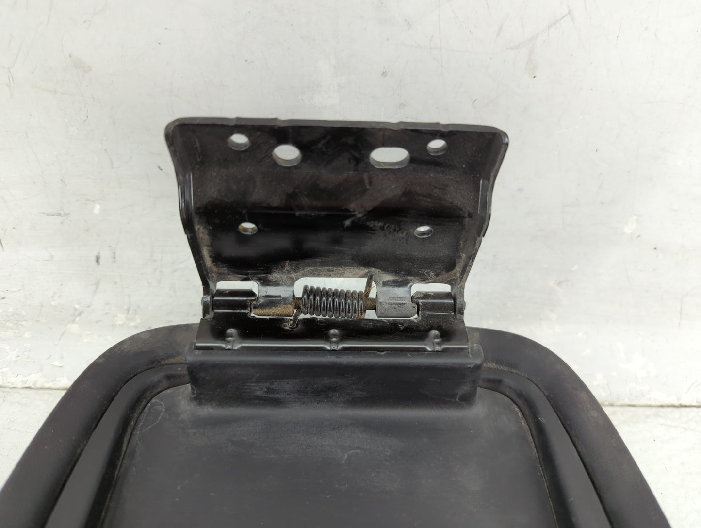 2013 Dodge Charger Center Console Armrest Cover Lid P/N:314 12 Fits OEM Used Auto Parts - Oemusedautoparts1.com