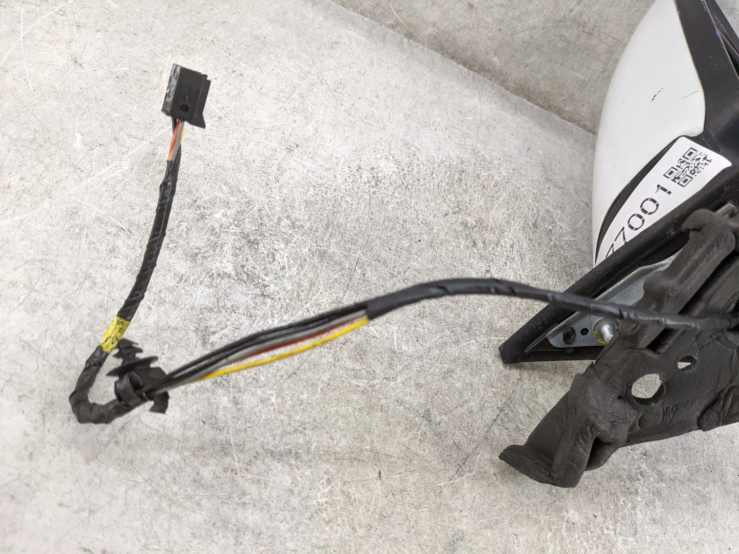 2011-2014 Dodge Charger Driver Side View Mirror - Left Door Mirror OEM Used - Oemusedautoparts1.com