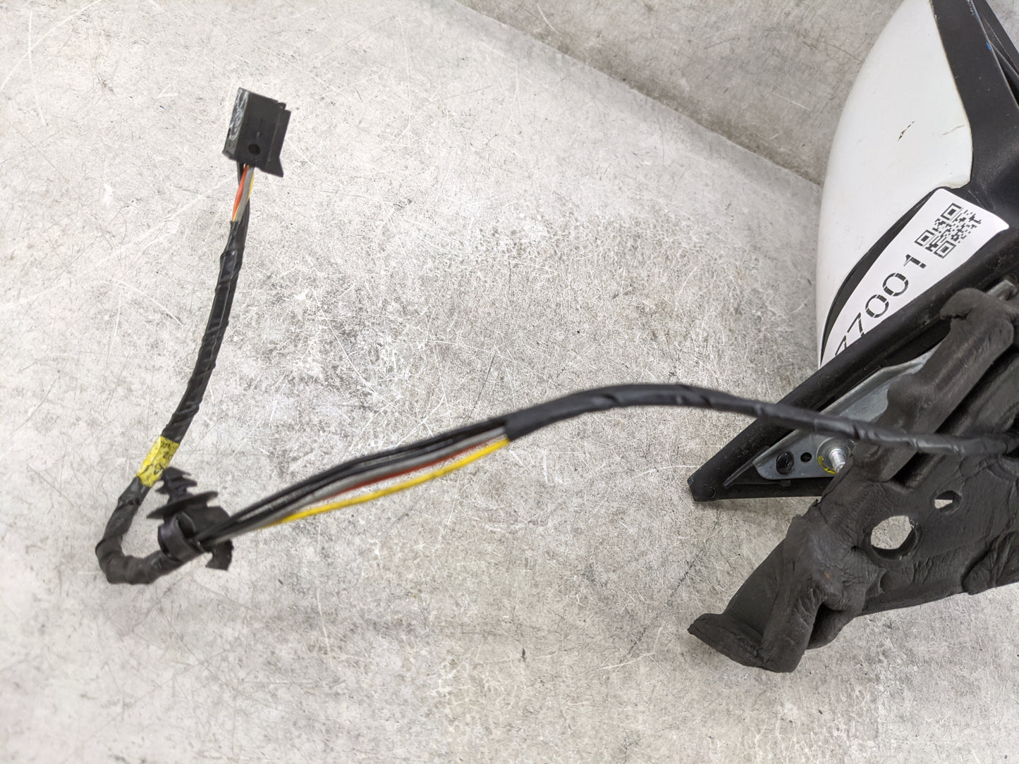 2011-2014 Dodge Charger Driver Side View Mirror - Left Door Mirror OEM Used - Oemusedautoparts1.com