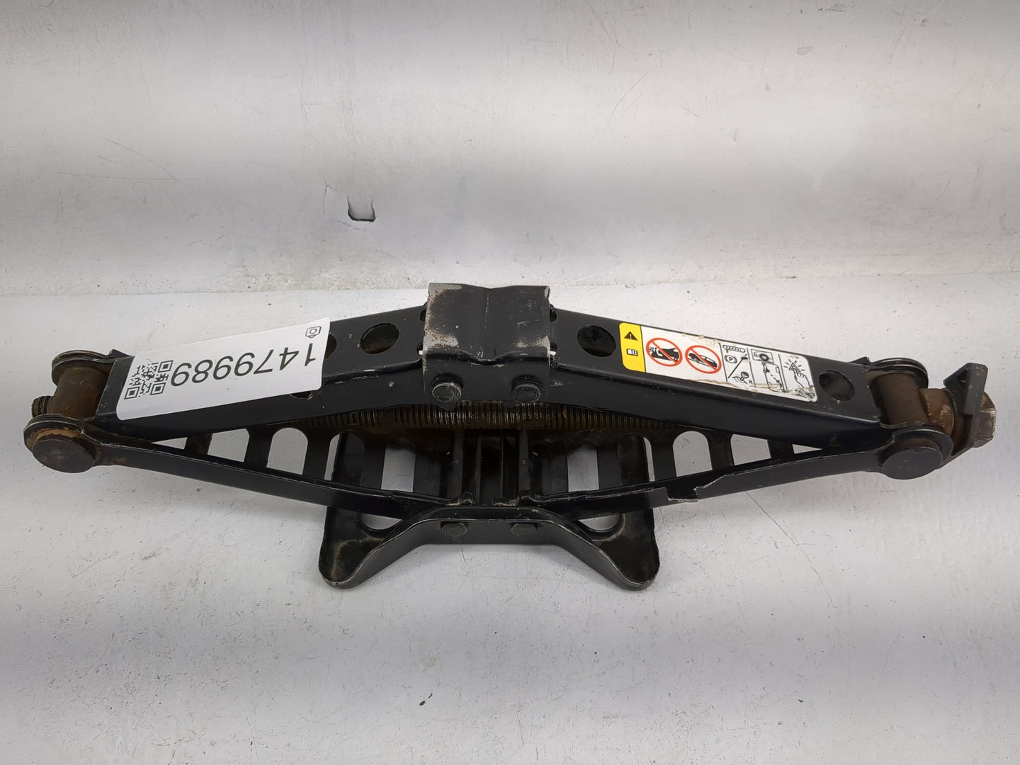 2013 Dodge Charger Spare Scissor Car Jack 1479989 - Oemusedautoparts1.com