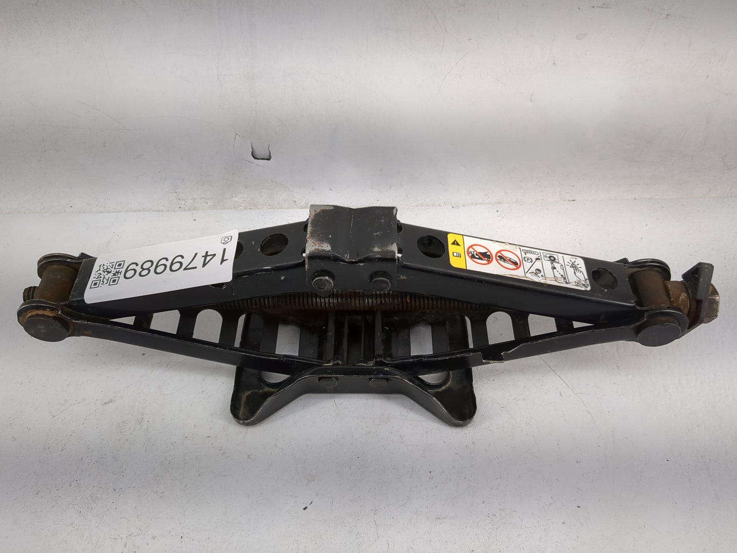 2013 Dodge Charger Spare Scissor Car Jack 1479989 - Oemusedautoparts1.com