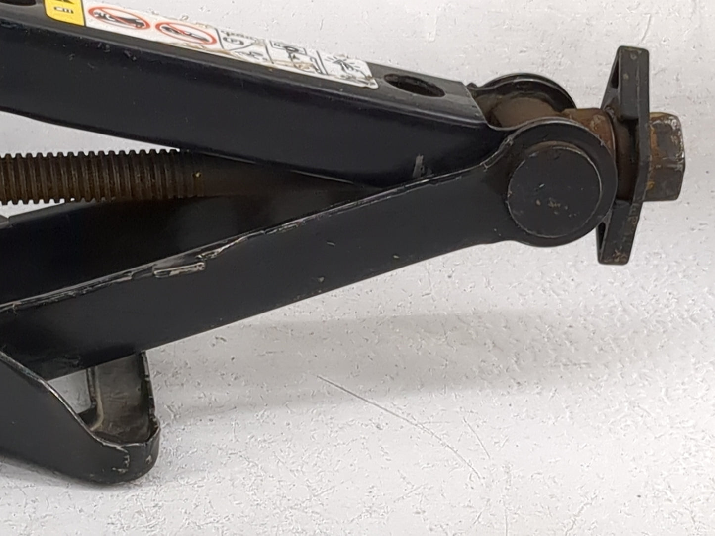 2013 Dodge Charger Spare Scissor Car Jack 1479989 - Oemusedautoparts1.com