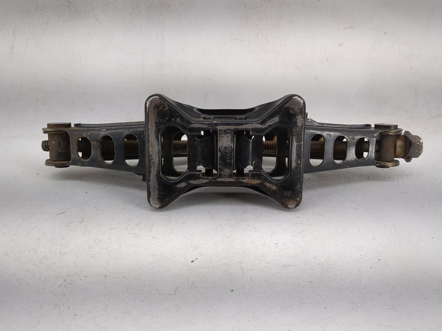 2013 Dodge Charger Spare Scissor Car Jack 1479989 - Oemusedautoparts1.com