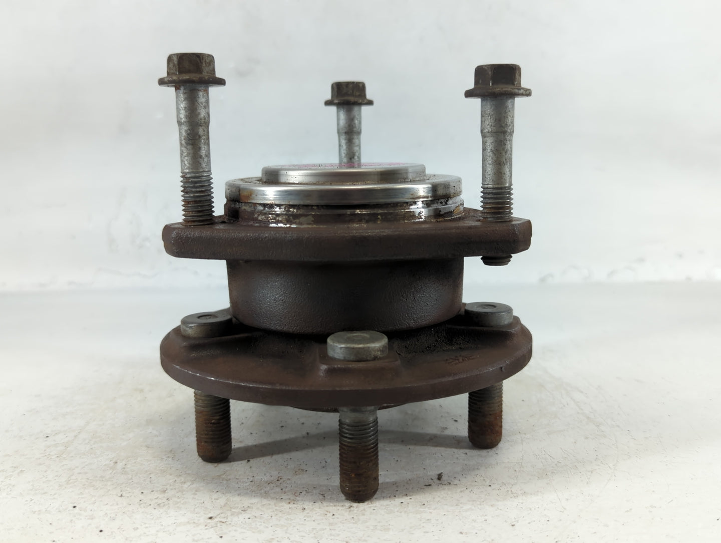 2013 Dodge Charger Wheel Hub - Oemusedautoparts1.com