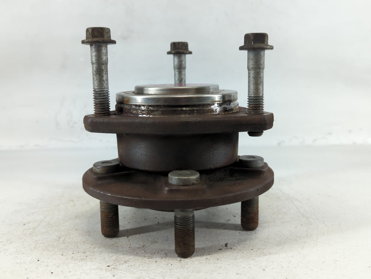 2013 Dodge Charger Wheel Hub - Oemusedautoparts1.com