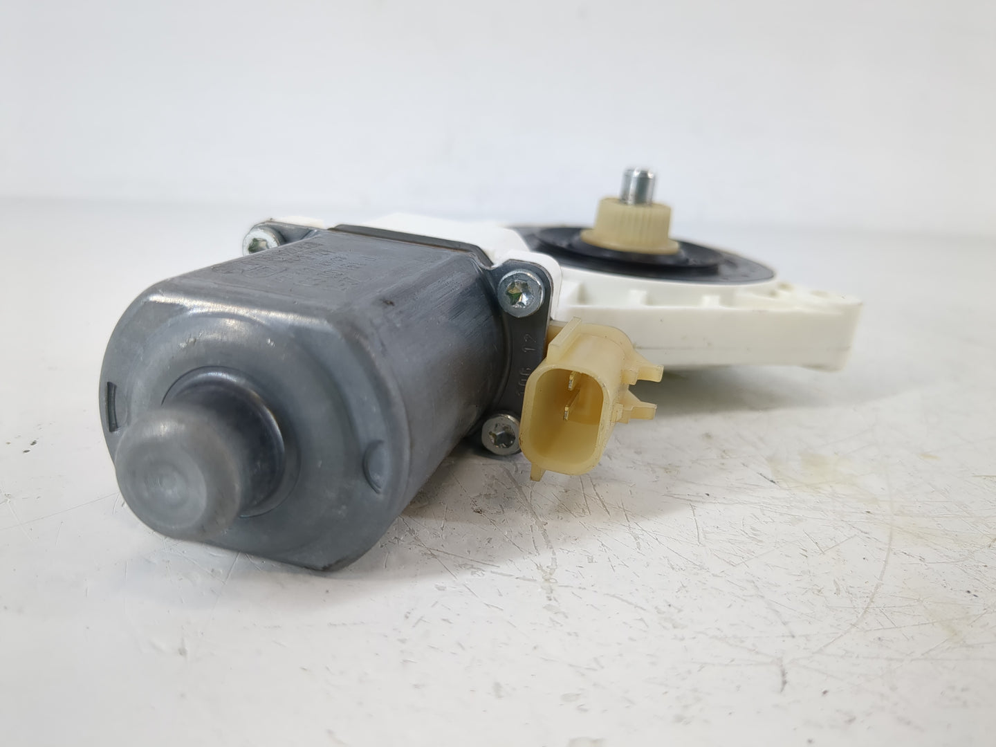 2013-2016 Dodge Dart Passenger Front Right Power Window Motor - Oemusedautoparts1.com