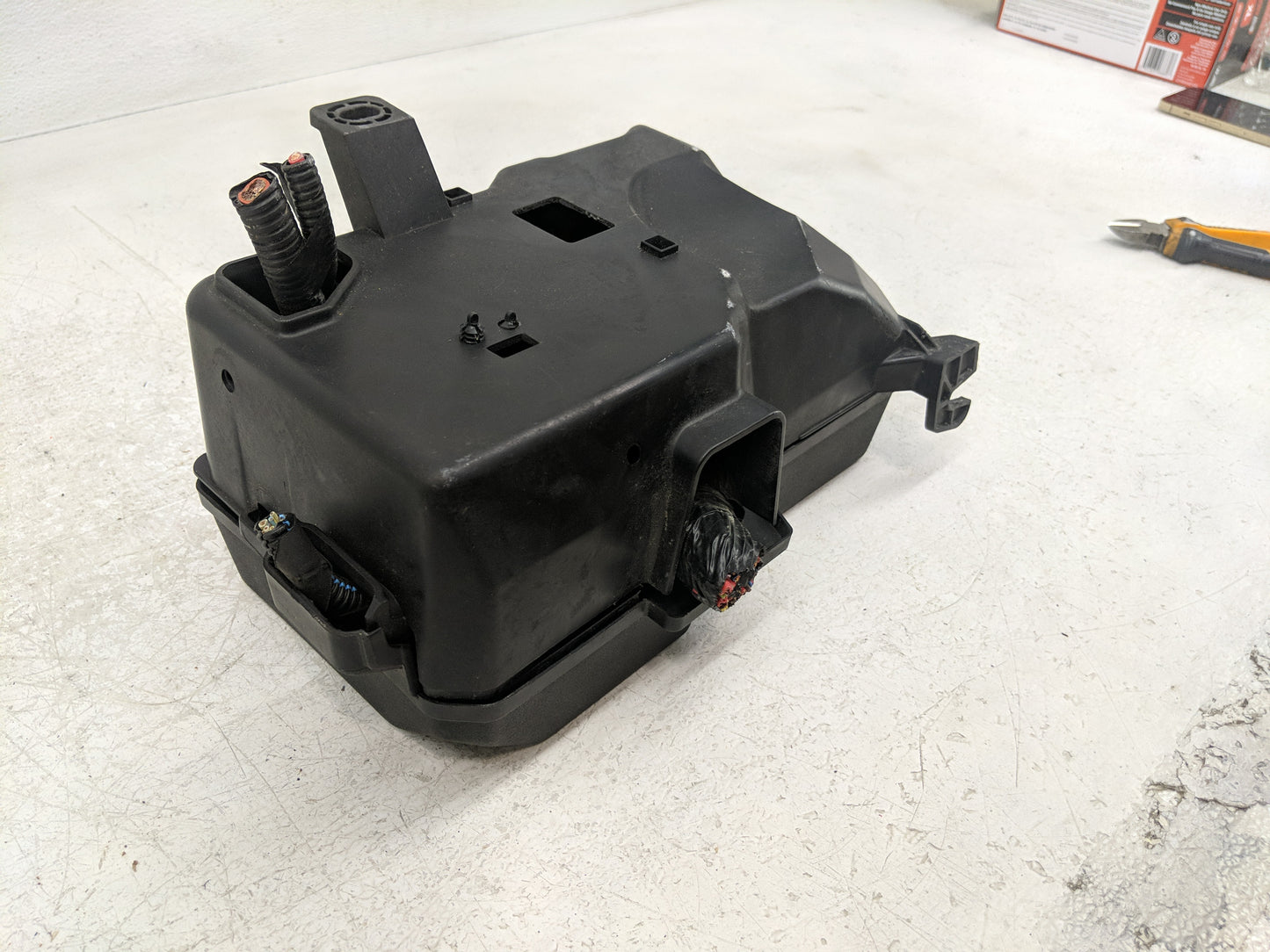 2013 Dodge Dart Fusebox Fuse Box Panel Relay Module P/N:51867698 Fits OEM Used Auto Parts - Oemusedautoparts1.com