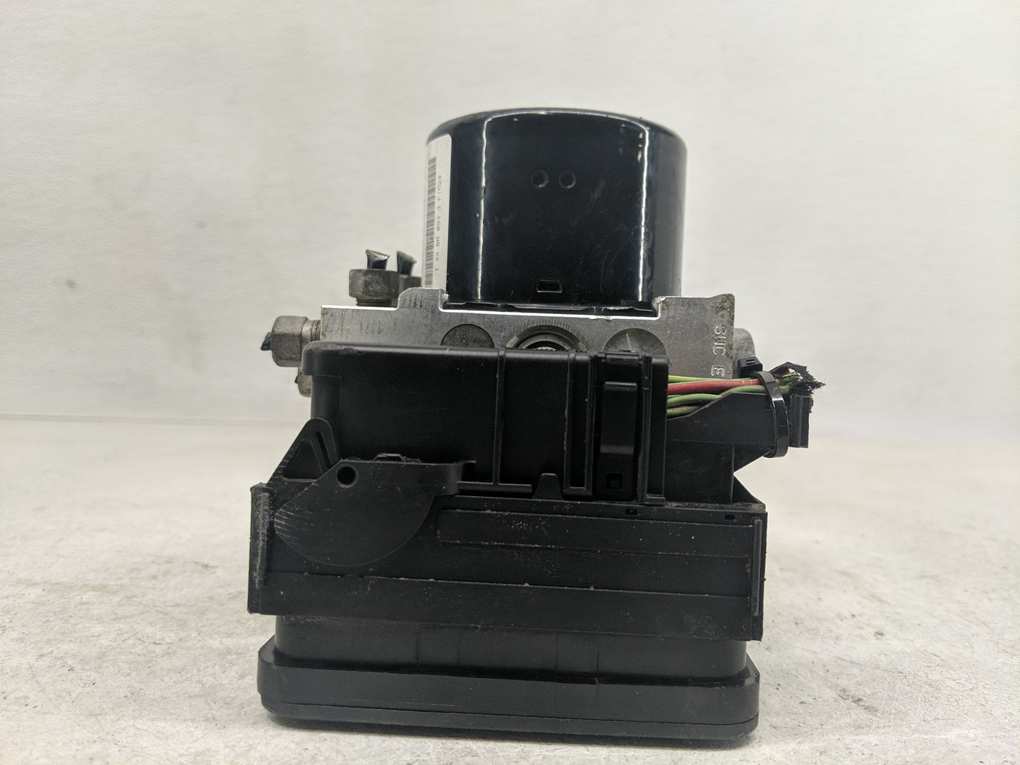 2013 Dodge Dart ABS Pump Control Module Replacement P/N:P68203537AC Fits OEM Used Auto Parts - Oemusedautoparts1.com