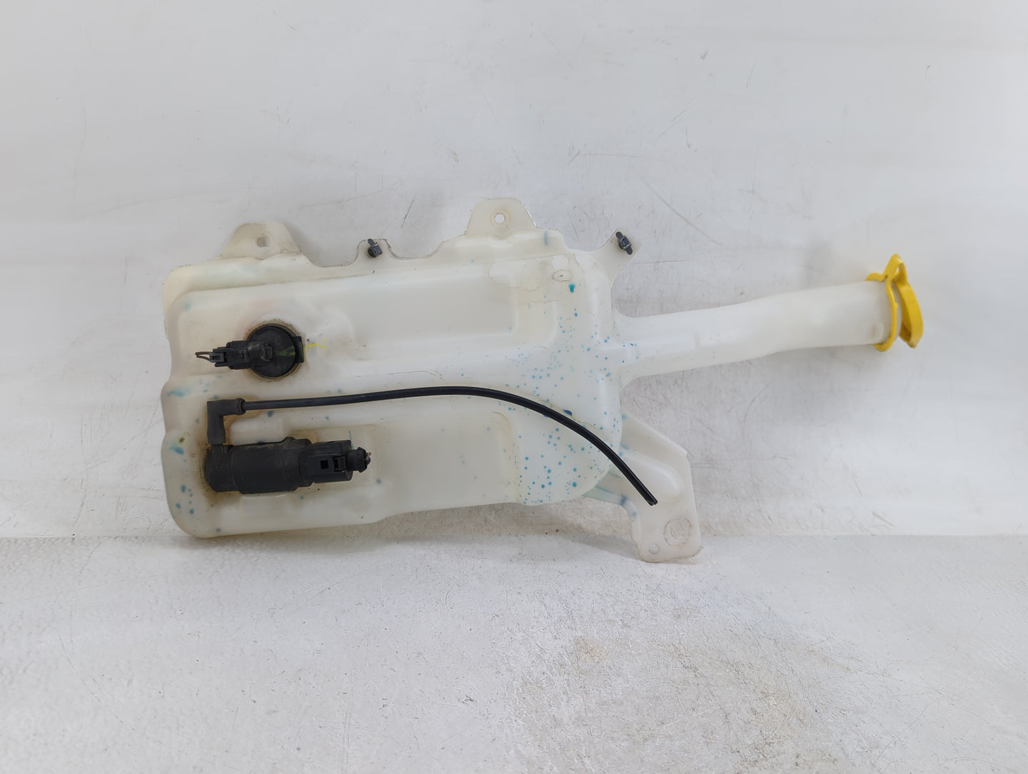 2013-2016 Dodge Dart Windshield Washer Fluid Reservoir Bottle Oem - Oemusedautoparts1.com